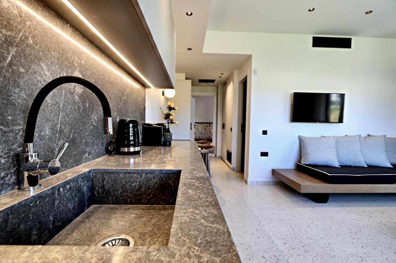 Elmaral Living Experience "Adults Only" Apartman Ajía Pelajía Kültér fotó